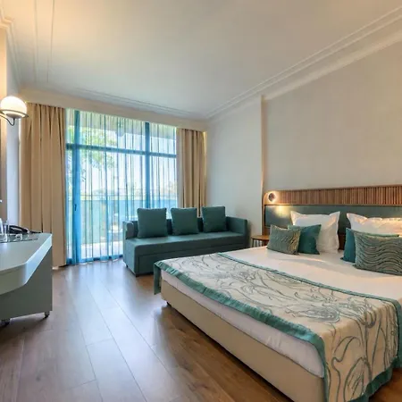 Kristal Hotell 4*