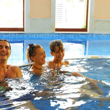 Kristal Hotel 4*